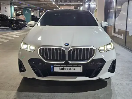 BMW 530 2024 года за 35 900 000 тг. в Алматы – фото 17