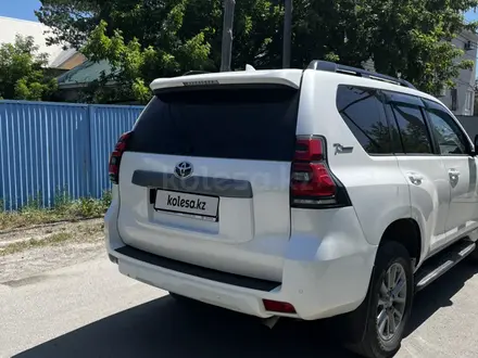 Toyota Land Cruiser Prado 2021 года за 23 500 000 тг. в Актобе – фото 3