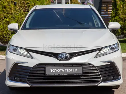 Toyota Camry Luxe 2023 года за 16 990 000 тг. в Алматы – фото 6