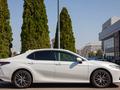 Toyota Camry Luxe 2023 года за 16 990 000 тг. в Алматы – фото 8