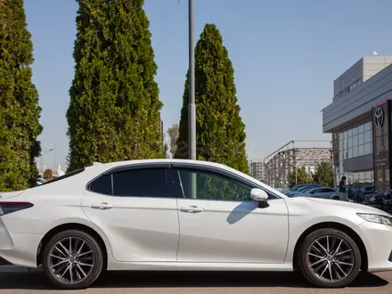 Toyota Camry Luxe 2023 года за 16 990 000 тг. в Алматы – фото 8