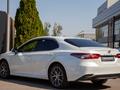 Toyota Camry Luxe 2023 года за 16 990 000 тг. в Алматы – фото 3