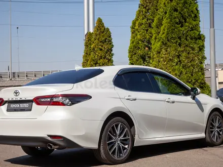 Toyota Camry Luxe 2023 года за 16 990 000 тг. в Алматы – фото 7