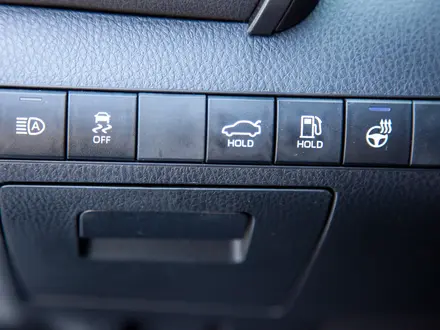 Toyota Camry Luxe 2023 года за 16 990 000 тг. в Алматы – фото 20