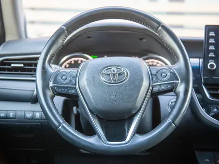Toyota Camry Luxe 2023 года за 16 990 000 тг. в Алматы – фото 13