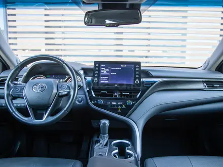 Toyota Camry Luxe 2023 года за 16 990 000 тг. в Алматы – фото 12