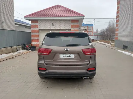 Kia Sorento 2018 года за 9 000 000 тг. в Актобе – фото 3