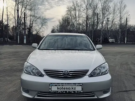 Toyota Camry 2004 года за 4 500 000 тг. в Петропавловск – фото 2