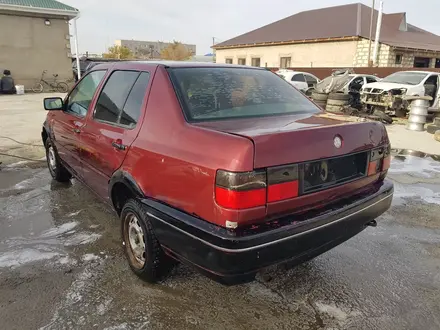 Volkswagen Vento 1993 года за 10 000 тг. в Атырау – фото 3