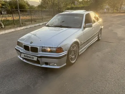 BMW 328 1996 года за 2 200 000 тг. в Алматы