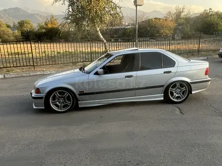 BMW 328 1996 года за 2 200 000 тг. в Алматы – фото 2