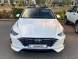 Hyundai Sonata 2021 годаfor15 800 000 тг. в Астана – фото 2