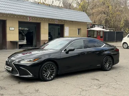 Lexus ES 300h 2021 года за 19 700 000 тг. в Алматы – фото 4