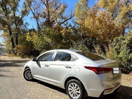 Hyundai Accent 2018 года за 7 200 000 тг. в Семей – фото 4