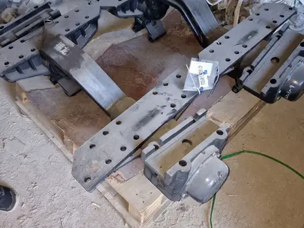 Ось балансира в сборе F2000 (Телега) за 550 000 тг. в Алматы