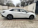 Hyundai Elantra 2024 годаfor8 600 000 тг. в Алматы – фото 2