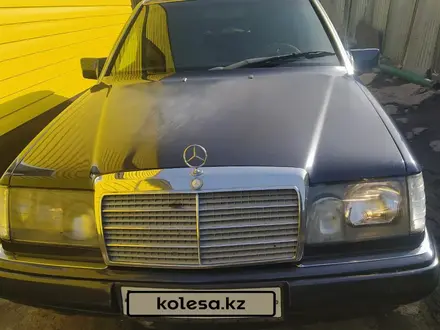 Mercedes-Benz E 200 1990 года за 1 600 000 тг. в Караганда – фото 3