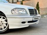 Mercedes-Benz C 240 1998 года за 3 550 000 тг. в Алматы