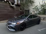 Toyota Camry 2021 года за 14 000 000 тг. в Актау – фото 2