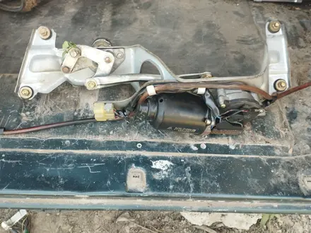 Моторчик заднего дворника стекла крышки багажника за 10 000 тг. в Алматы