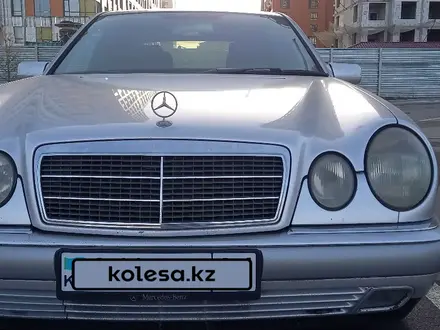 Mercedes-Benz E 230 1996 года за 2 550 000 тг. в Астана