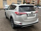 Toyota RAV4 2018 годаүшін11 100 000 тг. в Астана – фото 3