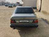 Mercedes-Benz E 230 1989 года за 600 000 тг. в Жетысай – фото 3