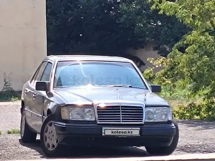 Mercedes-Benz E 220 1993 года за 1 600 000 тг. в Есик