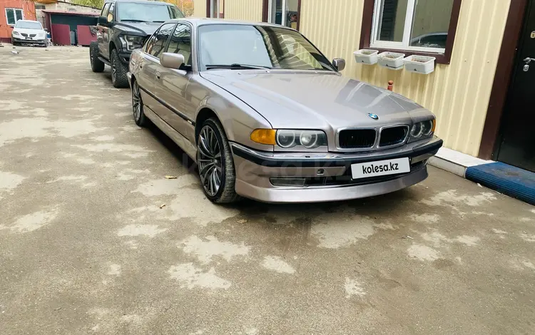 BMW 760 1994 года за 2 800 000 тг. в Алматы