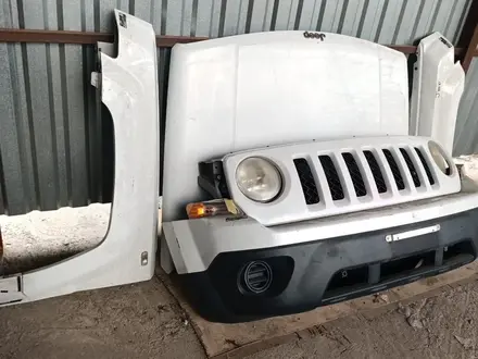 Ноускат, морда, капот, крыло jeep patriot за 500 000 тг. в Алматы – фото 3