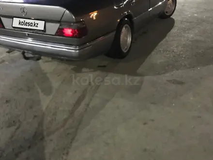 Mercedes-Benz E 220 1993 года за 1 900 000 тг. в Кызылорда – фото 4