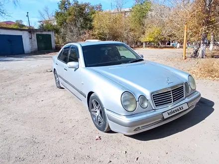 Mercedes-Benz E 320 1999 года за 3 900 000 тг. в Караганда – фото 2