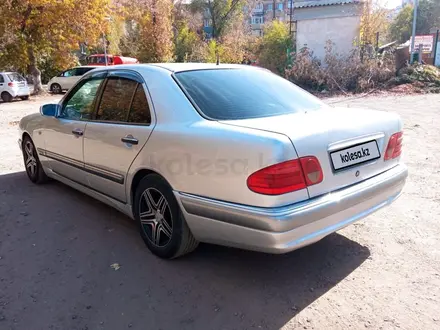 Mercedes-Benz E 320 1999 года за 3 900 000 тг. в Караганда – фото 5