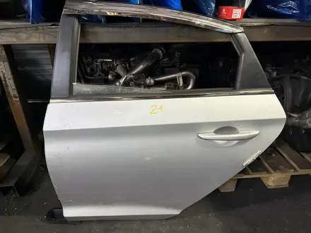 Дверь оригинал kia hyundai sonata lf за 100 000 тг. в Астана