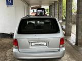 Kia Carnival 2002 года за 2 200 000 тг. в Шымкент