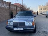 Mercedes-Benz E 220 1993 года за 3 400 000 тг. в Алматы – фото 2