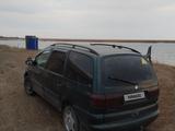 Volkswagen Sharan 1997 года за 1 500 000 тг. в Тайынша – фото 2