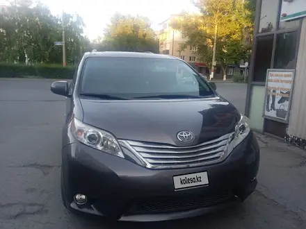 Toyota Sienna 2016 года за 15 000 000 тг. в Уральск – фото 2