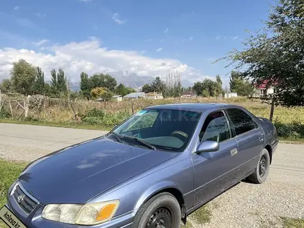 Toyota Camry 2000 года за 4 500 000 тг. в Жаркент – фото 2