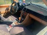 Mercedes-Benz E 200 1993 года за 800 000 тг. в Талдыкорган – фото 2