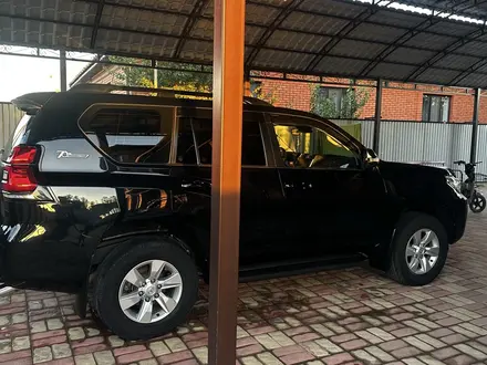 Toyota Land Cruiser Prado 2022 года за 23 800 000 тг. в Актобе – фото 3