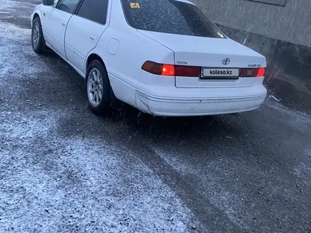 Toyota Camry 1998 года за 3 800 000 тг. в Алматы – фото 2