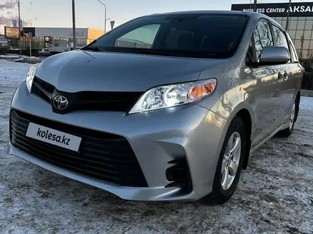 Toyota Sienna 2019 года за 15 800 000 тг. в Уральск – фото 2