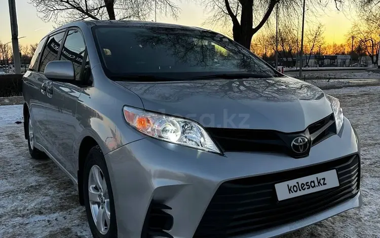 Toyota Sienna 2019 года за 15 800 000 тг. в Уральск