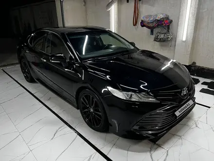 Toyota Camry 2021 года за 13 000 000 тг. в Жанаозен