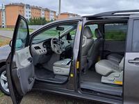 Toyota Sienna 2013 года за 11 200 000 тг. в Астана