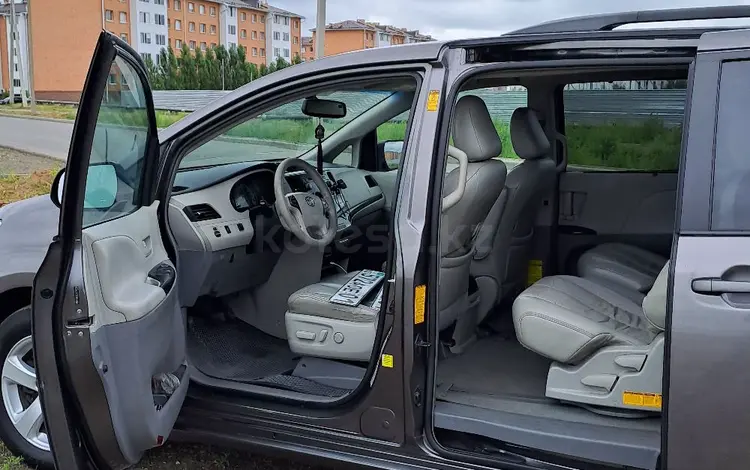 Toyota Sienna 2013 года за 11 200 000 тг. в Астана