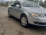 Volkswagen Passat 2010 годаfor5 000 000 тг. в Алматы – фото 2