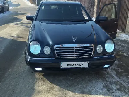 Mercedes-Benz E 230 1997 года за 3 200 000 тг. в Мерке – фото 9