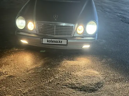 Mercedes-Benz E 240 1998 года за 3 600 000 тг. в Астана